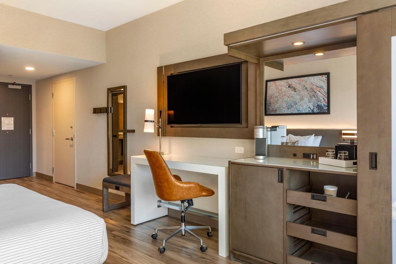 Hotel Cambria Area