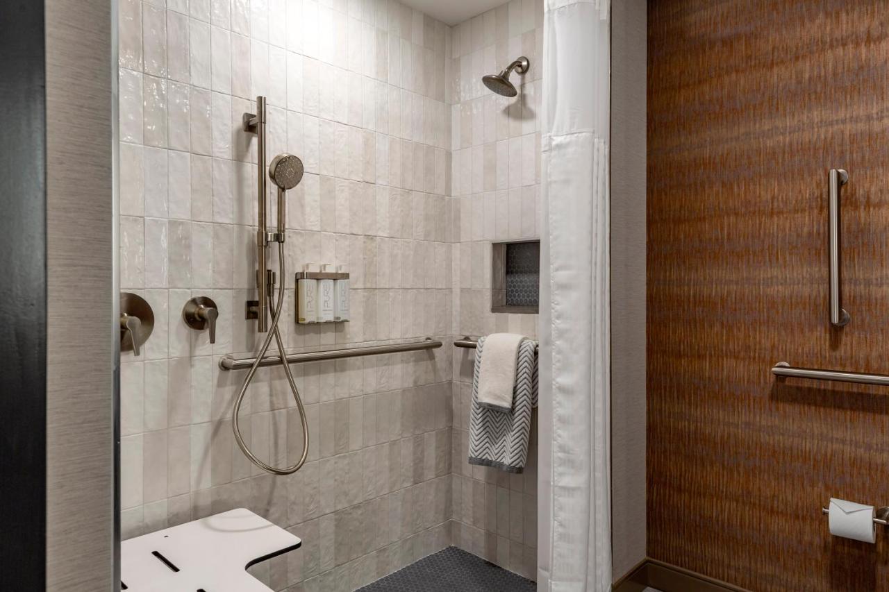Hotel Cambria Area 3*