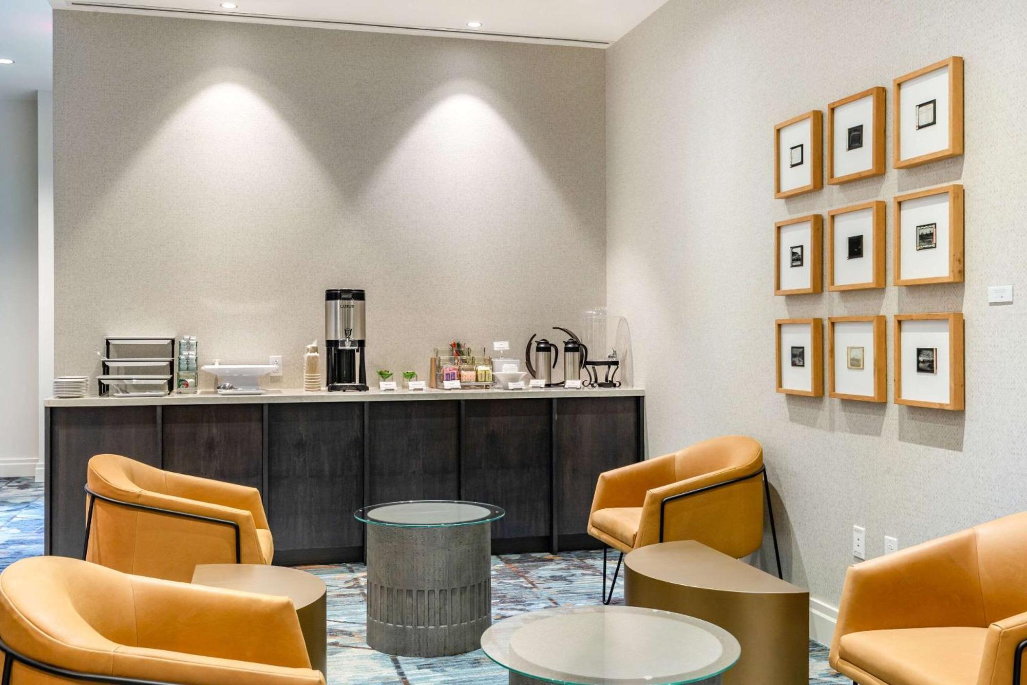 Hotel Cambria Area 3*