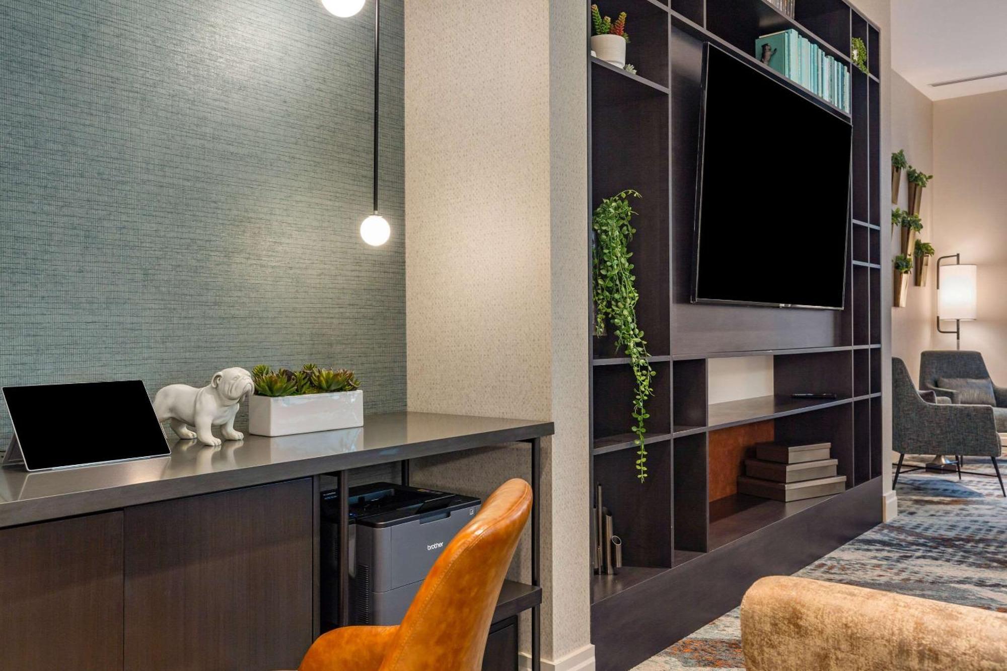 Cambria Area Hotel 3*