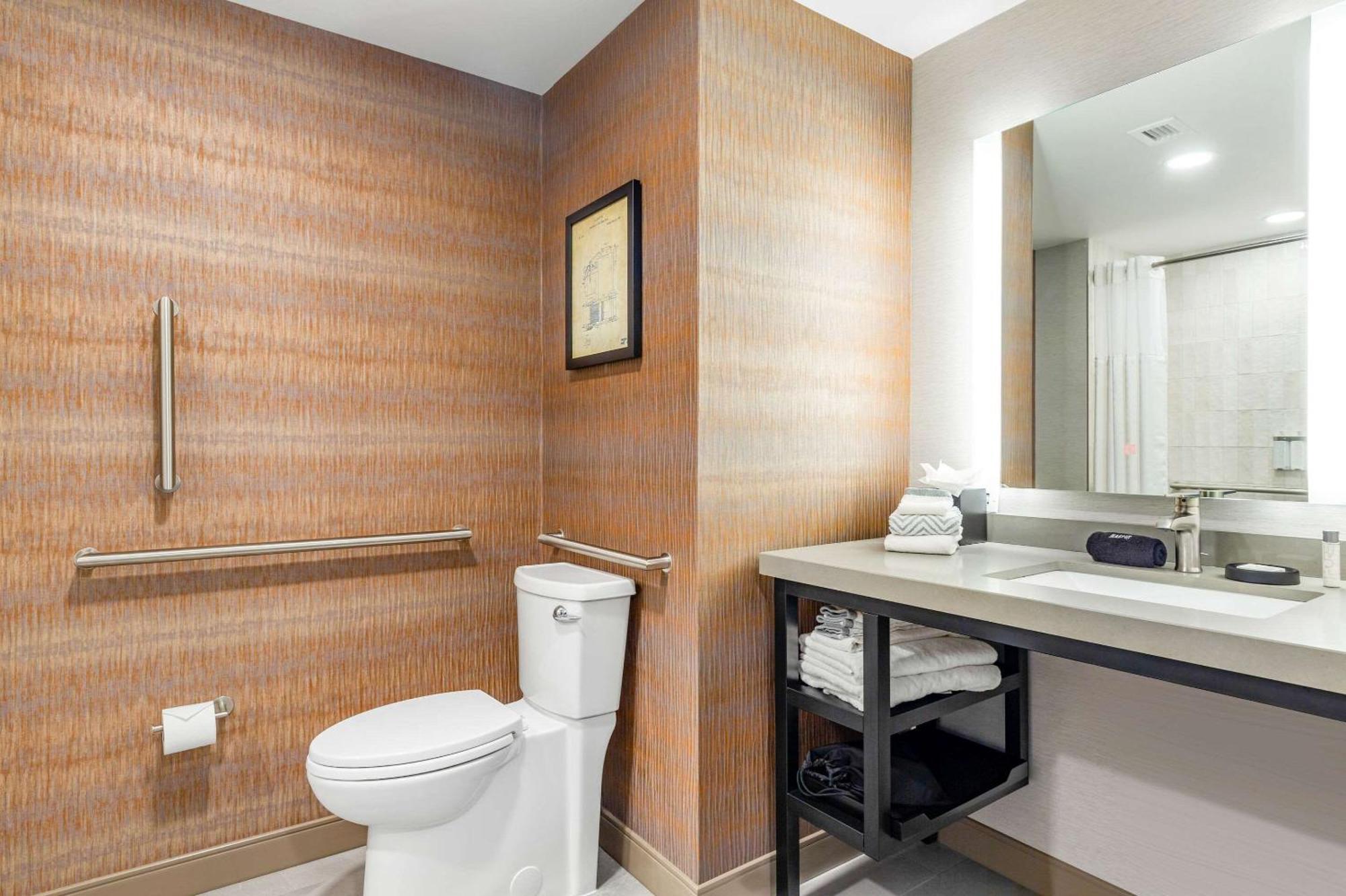 Cambria Area Hotel 3*