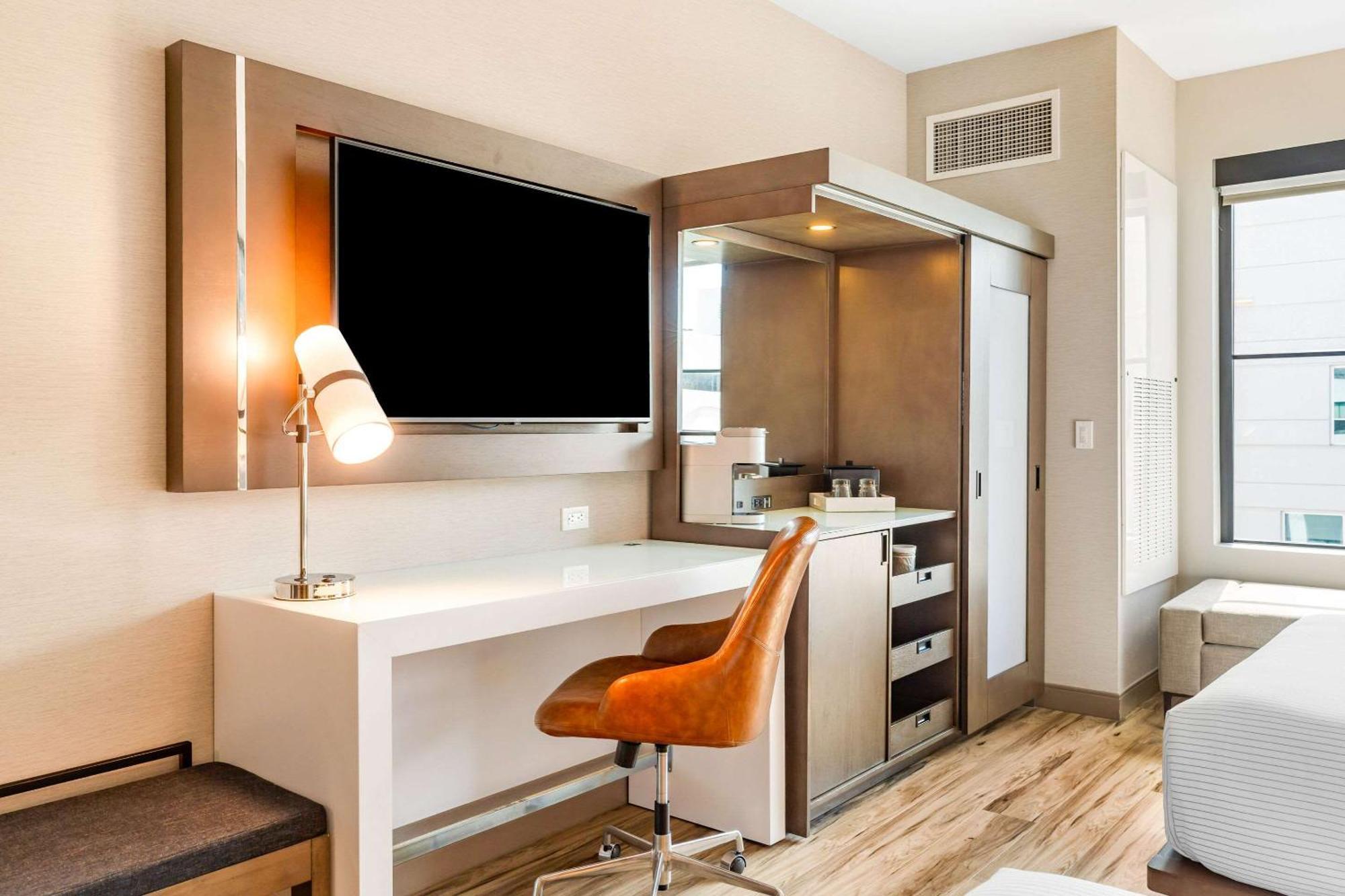 Hotel Cambria Area 3*